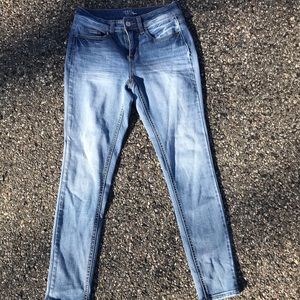 light wash skinny jeans